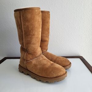 UGG Australia Women's Suede Tall Sheep Skin Classic Cuff Boots.